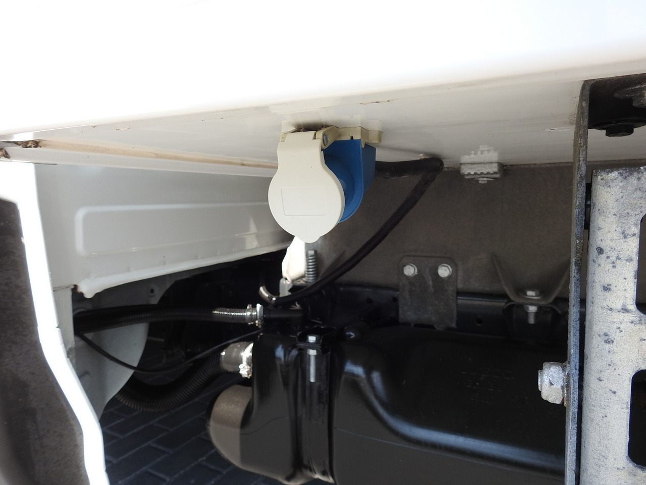 Hűtős kisteherautó IVECO DAILY 50C15  REGRIGERATOR BOX -5*C POWER SUPPLY 230V AIR CONDITIONING TWIN WHEELS  150HP: 22 kép.