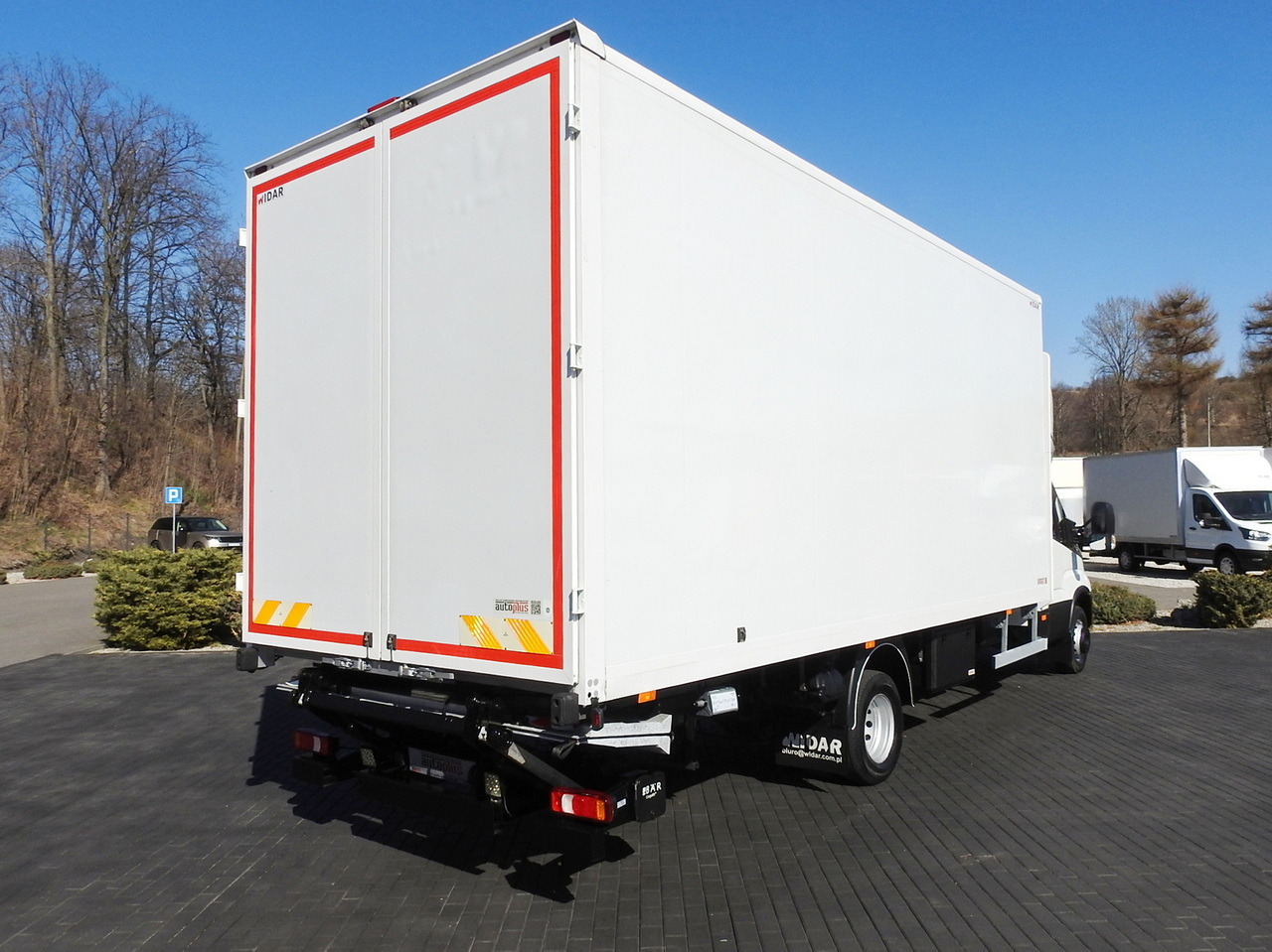 IVECO DAILY 70C18 BOX LIFT 14 PALLETS WEBASTO CRUISE CONTROL NAVIGATION LED LIGHTS TWIN WHEELS AIR CONDITIONING 180HP - Dobozos kisteherautó: 3 kép. IVECO DAILY 70C18 BOX LIFT 14 PALLETS WEBASTO CRUISE CONTROL NAVIGATION LED LIGHTS TWIN WHEELS AIR CONDITIONING 180HP - Dobozos kisteherautó: 3 kép.