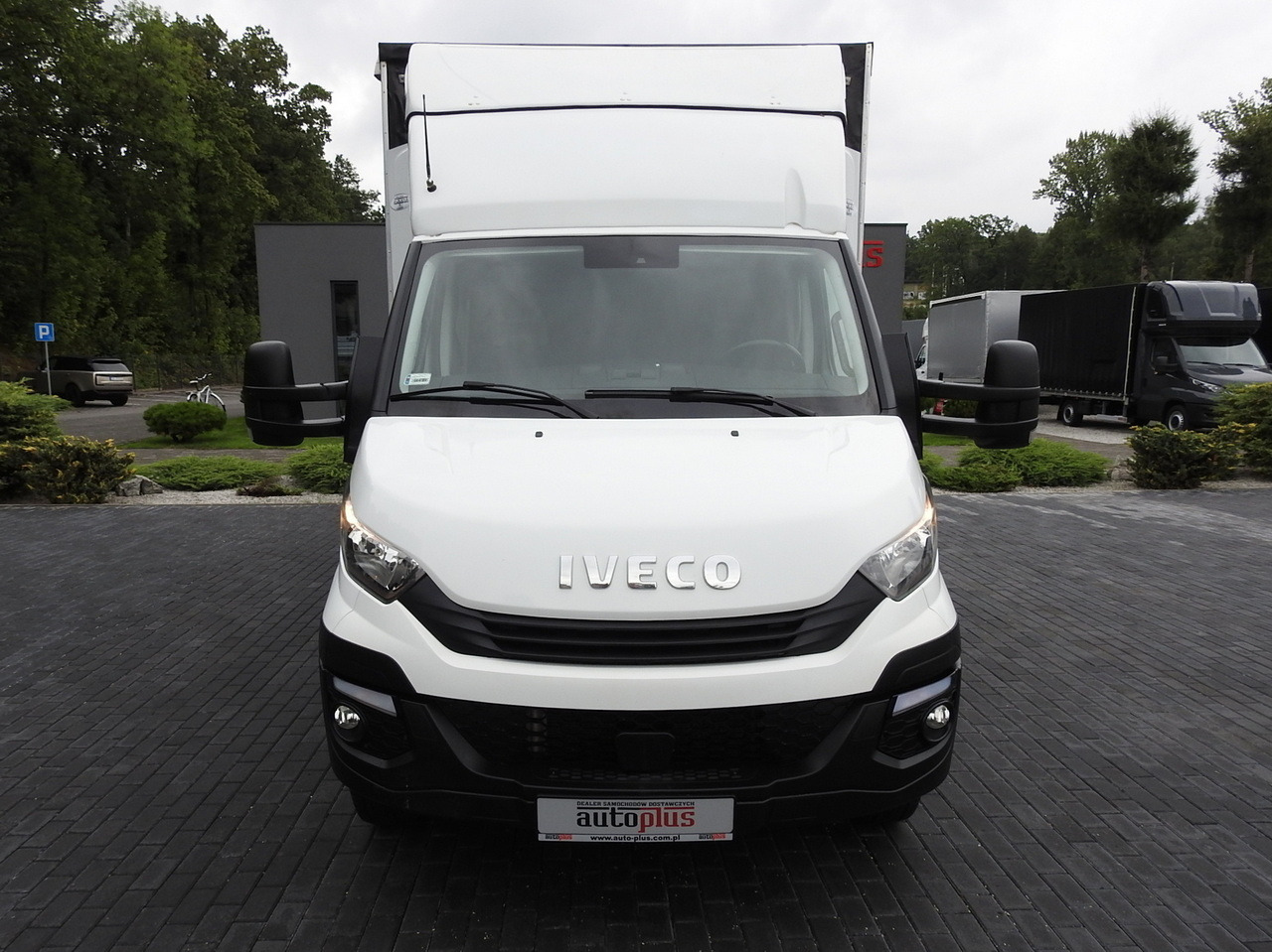 IVECO DAILY 70C18 TARPAULIN LIFT 12 PALLETS WEBASTO CRUISE CONTROL TWIN WHEELS AIR CONDITIONING  180HP - Ponyvás kisteherautó: 5 kép. IVECO DAILY 70C18 TARPAULIN LIFT 12 PALLETS WEBASTO CRUISE CONTROL TWIN WHEELS AIR CONDITIONING  180HP - Ponyvás kisteherautó: 5 kép.