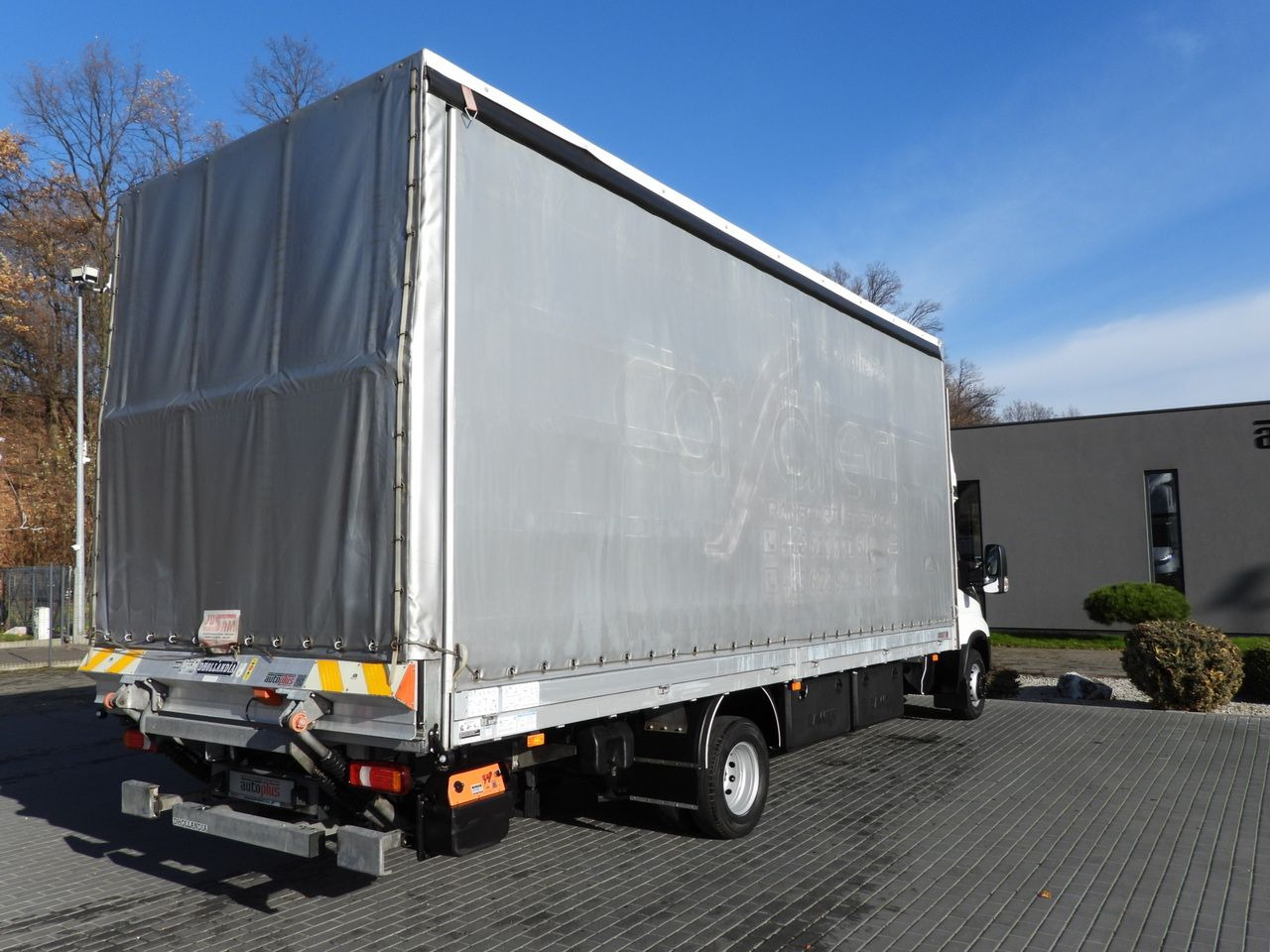 IVECO DAILY 70C18 TARPAULIN LIFT 16 PALLETS WEBASTO CRUISE CONTROL NAVIGATION LED LIGHTS PNEUMATICS AUTOMATIC TRANSMISSION HI-MATIC TWIN WHEELS AIR CONDITIONING 180HP - Ponyvás kisteherautó: 3 kép. IVECO DAILY 70C18 TARPAULIN LIFT 16 PALLETS WEBASTO CRUISE CONTROL NAVIGATION LED LIGHTS PNEUMATICS AUTOMATIC TRANSMISSION HI-MATIC TWIN WHEELS AIR CONDITIONING 180HP - Ponyvás kisteherautó: 3 kép.