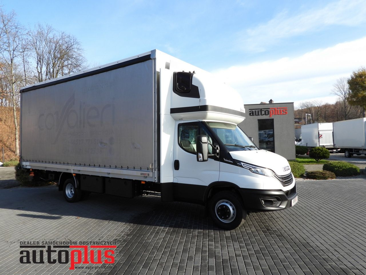 IVECO DAILY 70C18 TARPAULIN LIFT 16 PALLETS WEBASTO CRUISE CONTROL NAVIGATION LED LIGHTS PNEUMATICS AUTOMATIC TRANSMISSION HI-MATIC TWIN WHEELS AIR CONDITIONING 180HP - Ponyvás kisteherautó: 1 kép. IVECO DAILY 70C18 TARPAULIN LIFT 16 PALLETS WEBASTO CRUISE CONTROL NAVIGATION LED LIGHTS PNEUMATICS AUTOMATIC TRANSMISSION HI-MATIC TWIN WHEELS AIR CONDITIONING 180HP - Ponyvás kisteherautó: 1 kép.