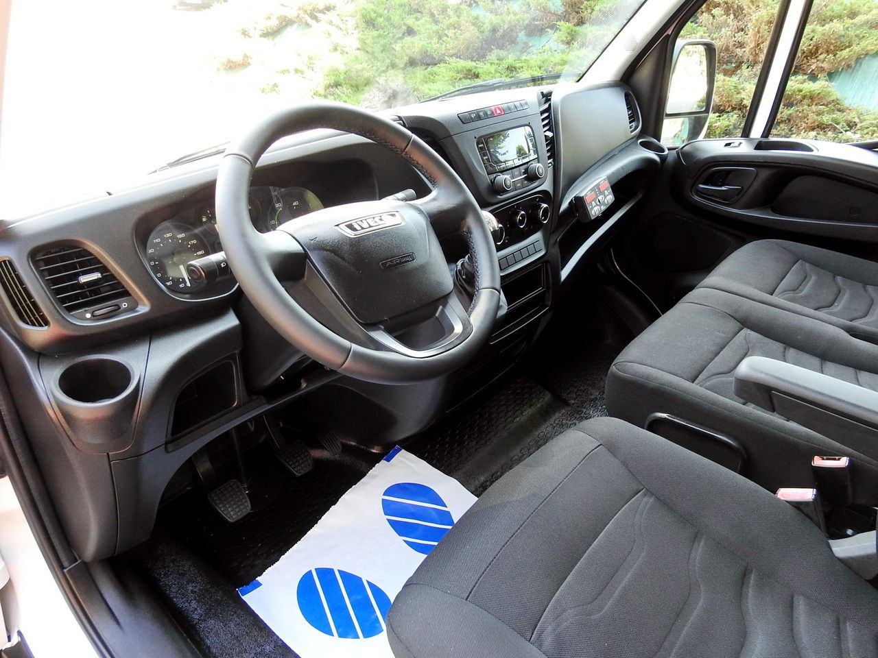 IVECO DAILY - Hűtős kisteherautó: 2 kép. IVECO DAILY - Hűtős kisteherautó: 2 kép.