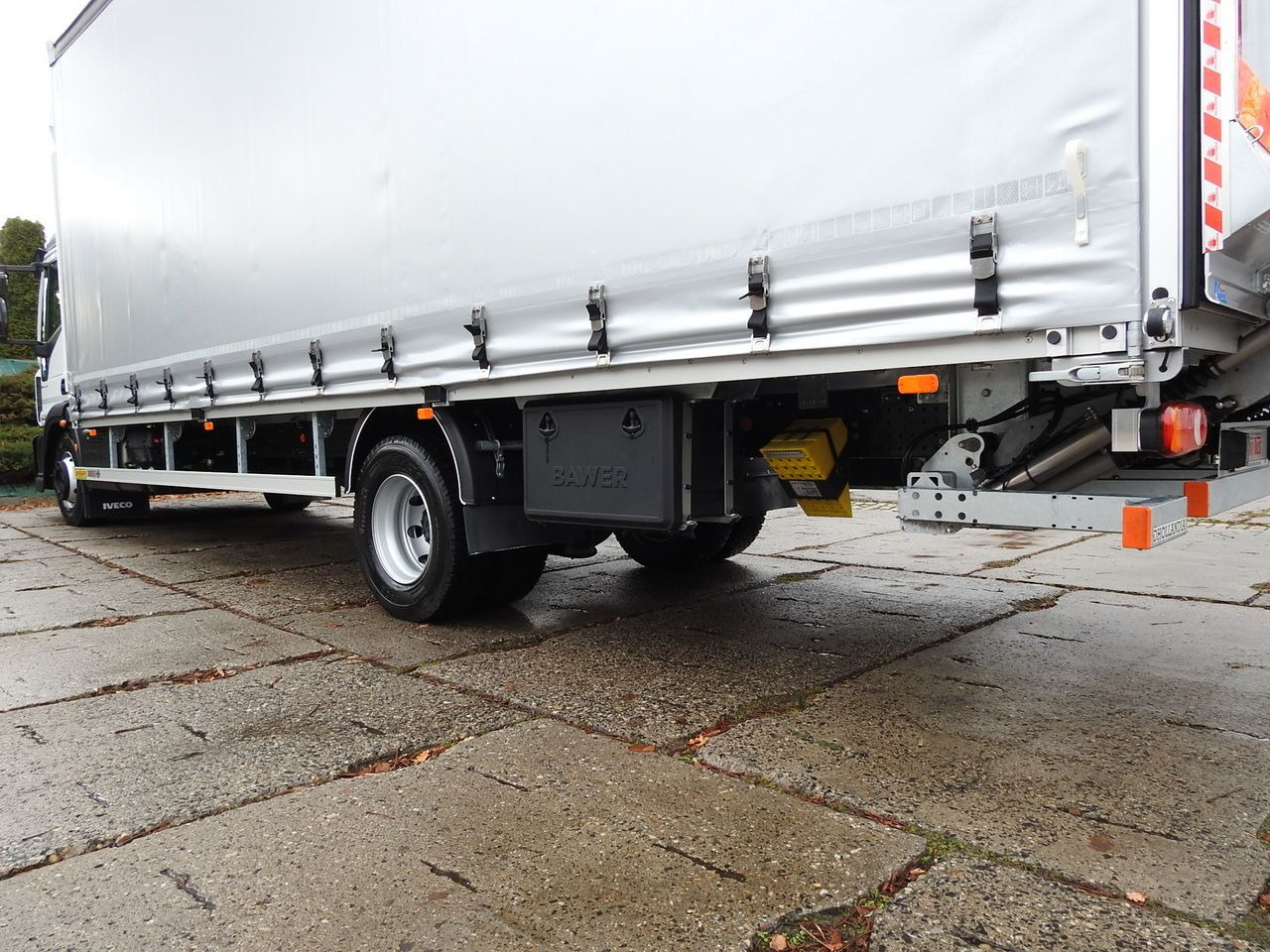 Új Ponyvás kisteherautó IVECO EUROCARGO 120-250 NEW TARPAULIN LIFT 18 PALLETS WEBASTO CRUISE CONTROL AIR CONDITIONING LED LIGHTS PNEUMATICS AUTOMATIC TRANSMISSION HI-MATIC 250HP: 21 kép.