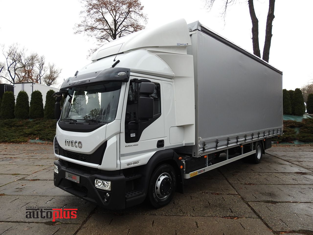 IVECO EUROCARGO 120-250 NEW TARPAULIN LIFT 18 PALLETS WEBASTO CRUISE CONTROL AIR CONDITIONING LED LIGHTS PNEUMATICS AUTOMATIC TRANSMISSION HI-MATIC 250HP - Ponyvás teherautó: 1 kép. IVECO EUROCARGO 120-250 NEW TARPAULIN LIFT 18 PALLETS WEBASTO CRUISE CONTROL AIR CONDITIONING LED LIGHTS PNEUMATICS AUTOMATIC TRANSMISSION HI-MATIC 250HP - Ponyvás teherautó: 1 kép.