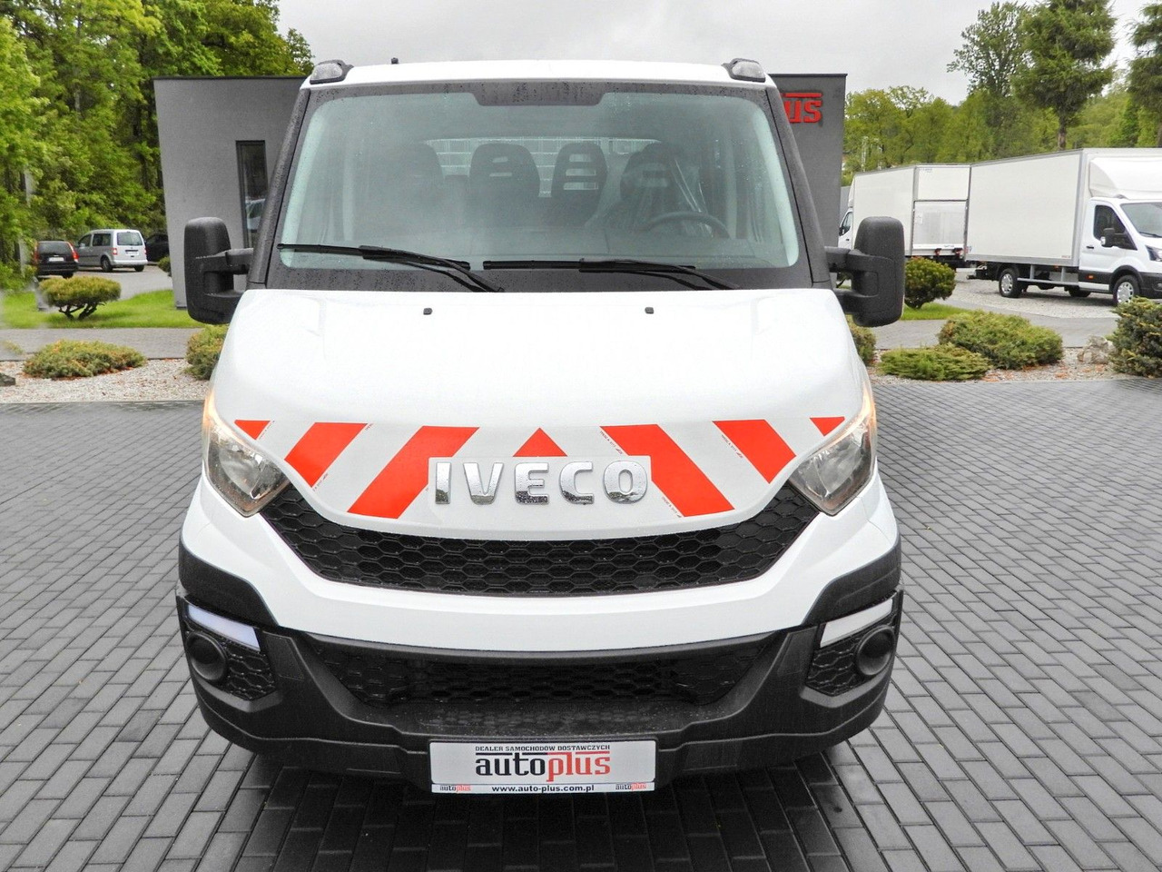 Iveco DAILY 35C13 KIPPER DOPPELKABINE DOKA 7 SITZE A/C - Billenőplatós kisteherautó, Duplakabinos kisteherautó: 5 kép. Iveco DAILY 35C13 KIPPER DOPPELKABINE DOKA 7 SITZE A/C - Billenőplatós kisteherautó, Duplakabinos kisteherautó: 5 kép.
