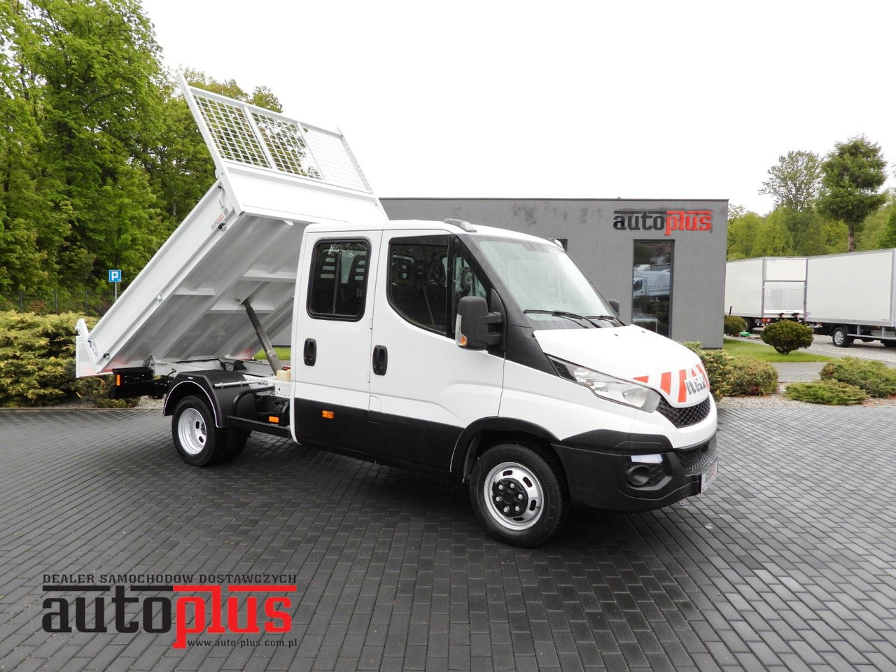 Iveco DAILY 35C13 KIPPER DOPPELKABINE DOKA 7 SITZE A/C - Billenőplatós kisteherautó, Duplakabinos kisteherautó: 1 kép. Iveco DAILY 35C13 KIPPER DOPPELKABINE DOKA 7 SITZE A/C - Billenőplatós kisteherautó, Duplakabinos kisteherautó: 1 kép.