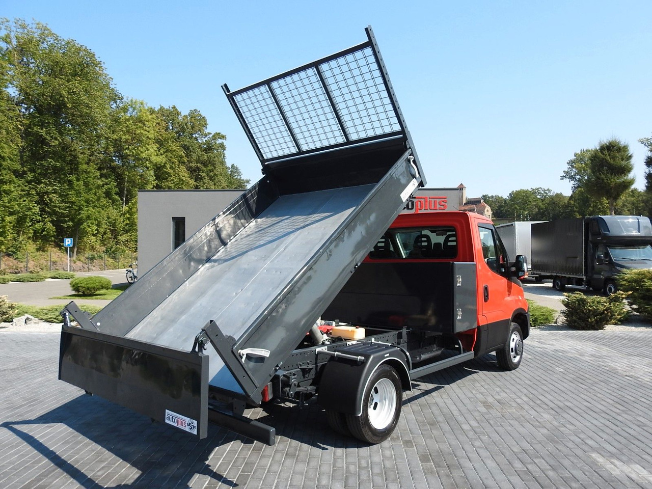 Iveco DAILY 35C13 KIPPER TEMPOMAT A/C ZWILLINGSRÄDER - Billenőplatós kisteherautó: 3 kép. Iveco DAILY 35C13 KIPPER TEMPOMAT A/C ZWILLINGSRÄDER - Billenőplatós kisteherautó: 3 kép.