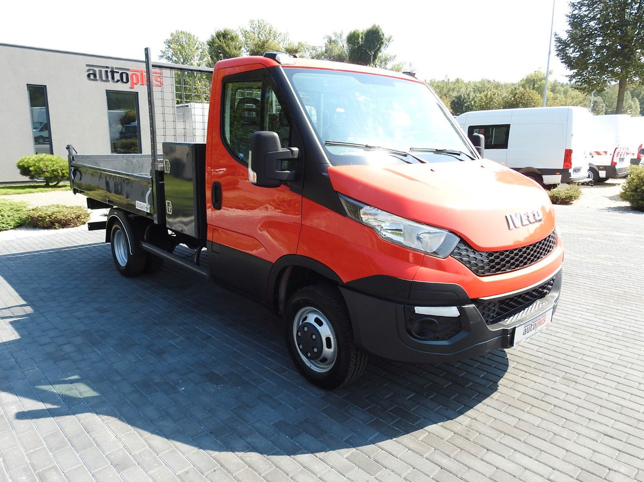 Iveco DAILY 35C13 KIPPER TEMPOMAT A/C ZWILLINGSRÄDER - Billenőplatós kisteherautó: 4 kép. Iveco DAILY 35C13 KIPPER TEMPOMAT A/C ZWILLINGSRÄDER - Billenőplatós kisteherautó: 4 kép.