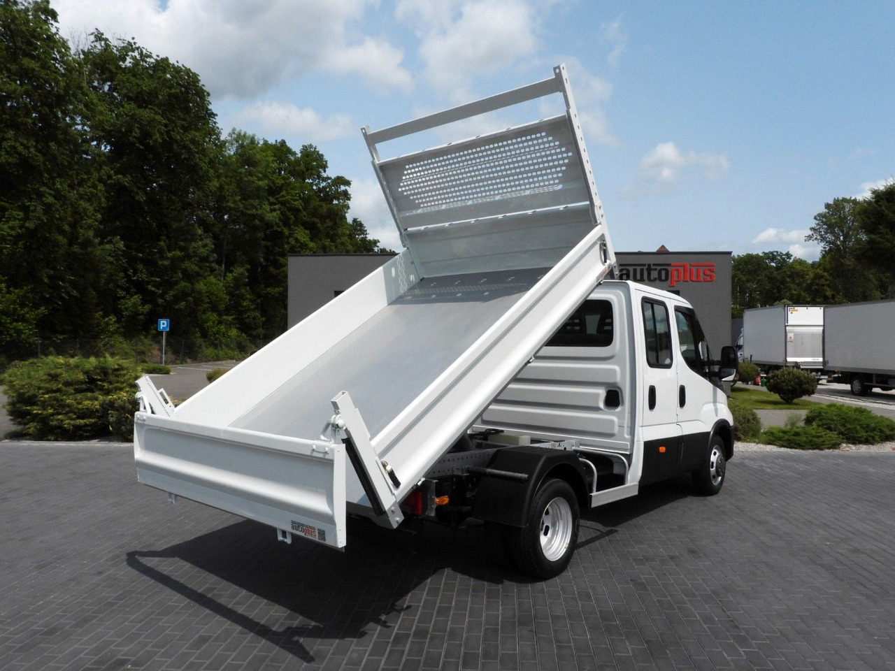 Iveco DAILY 35C14 KIPPER DOPPELKABINE DOKA 6 SITZE A/C - Billenőplatós kisteherautó, Duplakabinos kisteherautó: 3 kép. Iveco DAILY 35C14 KIPPER DOPPELKABINE DOKA 6 SITZE A/C - Billenőplatós kisteherautó, Duplakabinos kisteherautó: 3 kép.