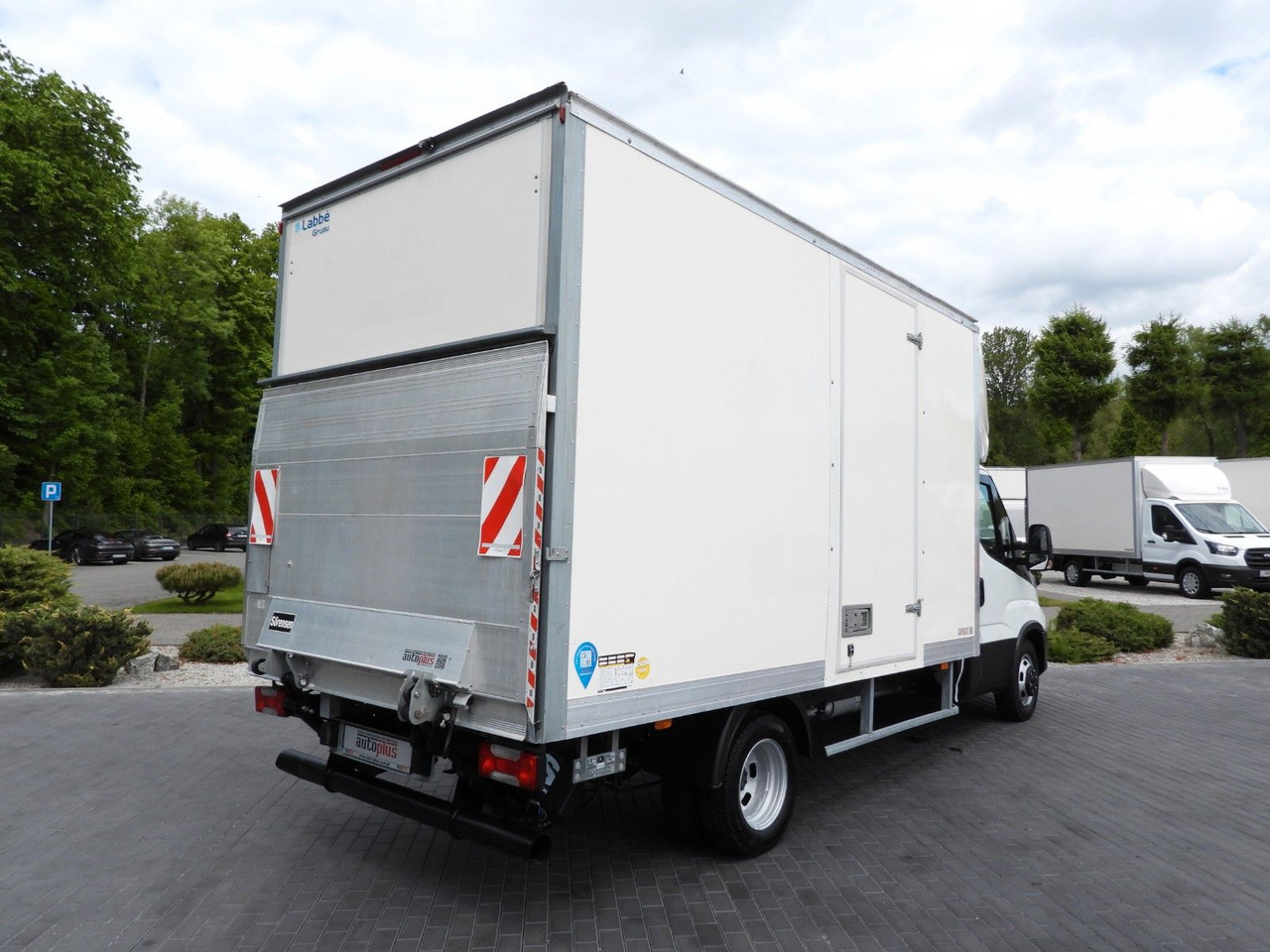 Iveco DAILY 35C16 KOFFER AUFZUG 8 PALETTEN TEMPOMAT Iveco DAILY 35C16 KOFFER AUFZUG 8 PALETTEN TEMPOMAT - Dobozos kisteherautó: 3 kép. Iveco DAILY 35C16 KOFFER AUFZUG 8 PALETTEN TEMPOMAT Iveco DAILY 35C16 KOFFER AUFZUG 8 PALETTEN TEMPOMAT - Dobozos kisteherautó: 3 kép.