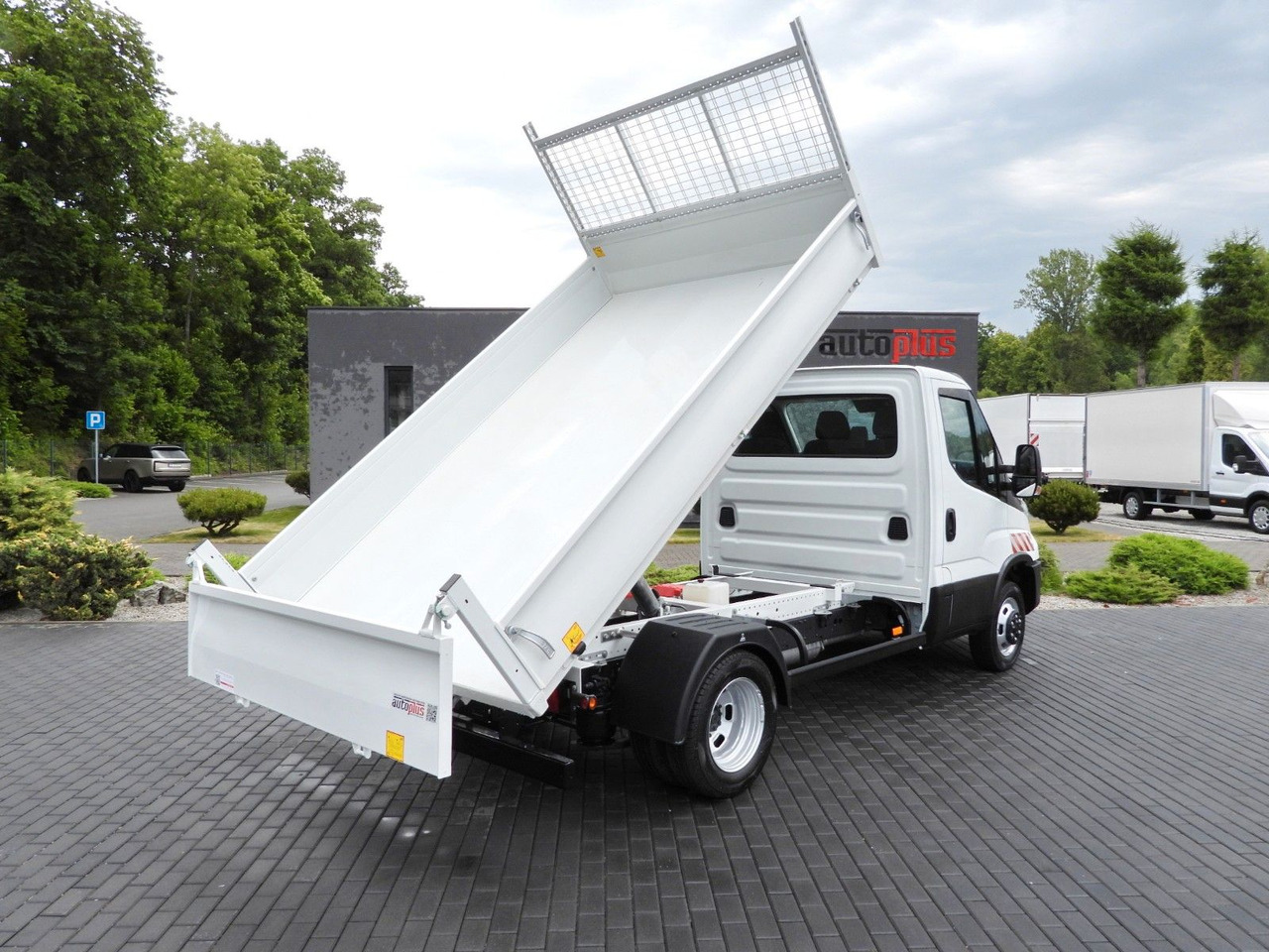 Iveco DAILY 35C21 KIPPER TEMPOMAT NAVIGATION LED - Billenőplatós kisteherautó: 3 kép. Iveco DAILY 35C21 KIPPER TEMPOMAT NAVIGATION LED - Billenőplatós kisteherautó: 3 kép.
