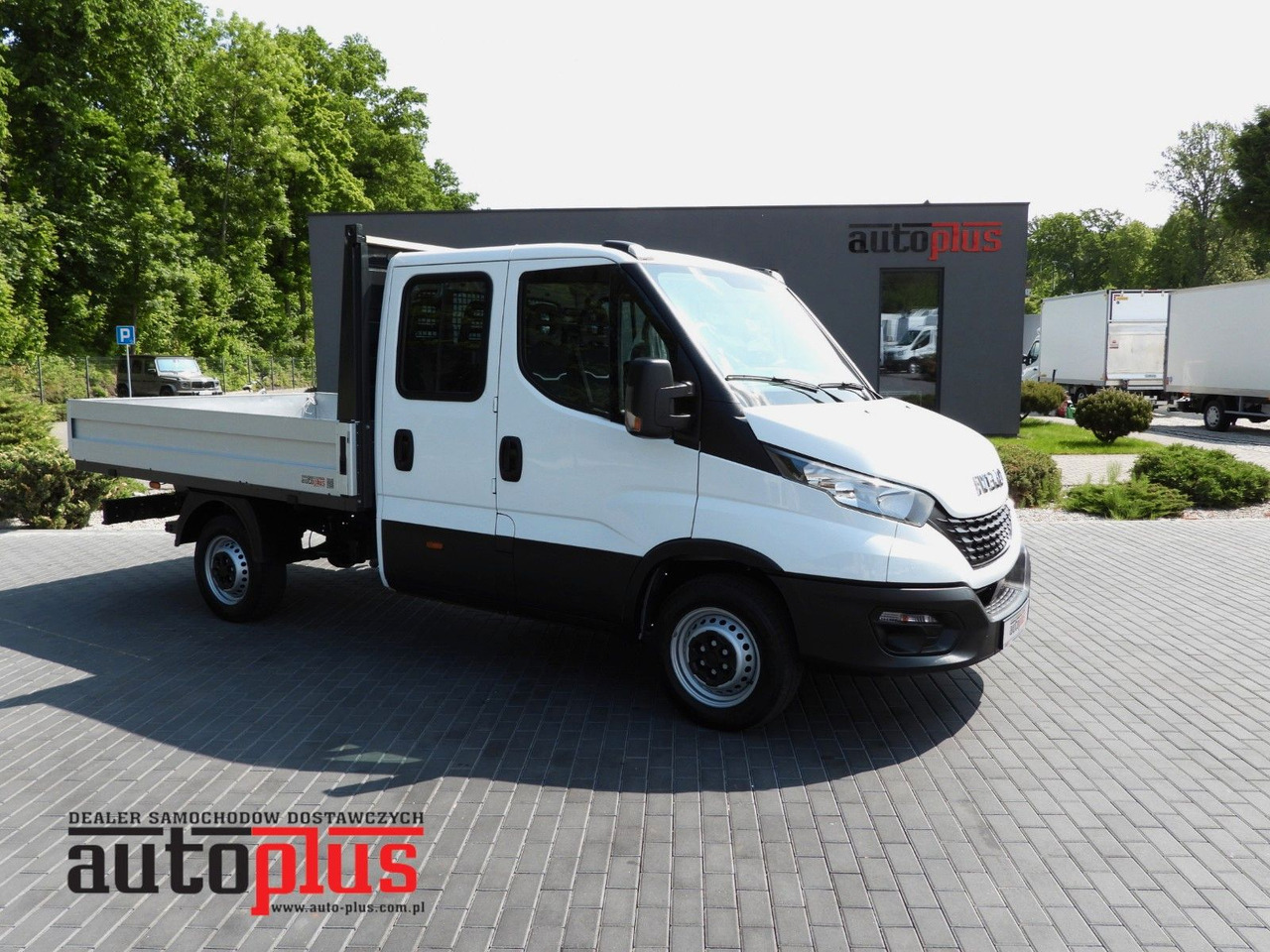 Iveco DAILY 35S12 PRITSCHE DOPPELKABINE DOKA 7 SITZE - Platós kisteherautó, Duplakabinos kisteherautó: 1 kép. Iveco DAILY 35S12 PRITSCHE DOPPELKABINE DOKA 7 SITZE - Platós kisteherautó, Duplakabinos kisteherautó: 1 kép.