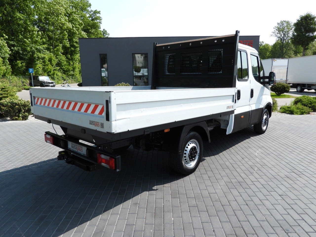 Iveco DAILY 35S12 PRITSCHE DOPPELKABINE DOKA 7 SITZE - Platós kisteherautó, Duplakabinos kisteherautó: 3 kép. Iveco DAILY 35S12 PRITSCHE DOPPELKABINE DOKA 7 SITZE - Platós kisteherautó, Duplakabinos kisteherautó: 3 kép.