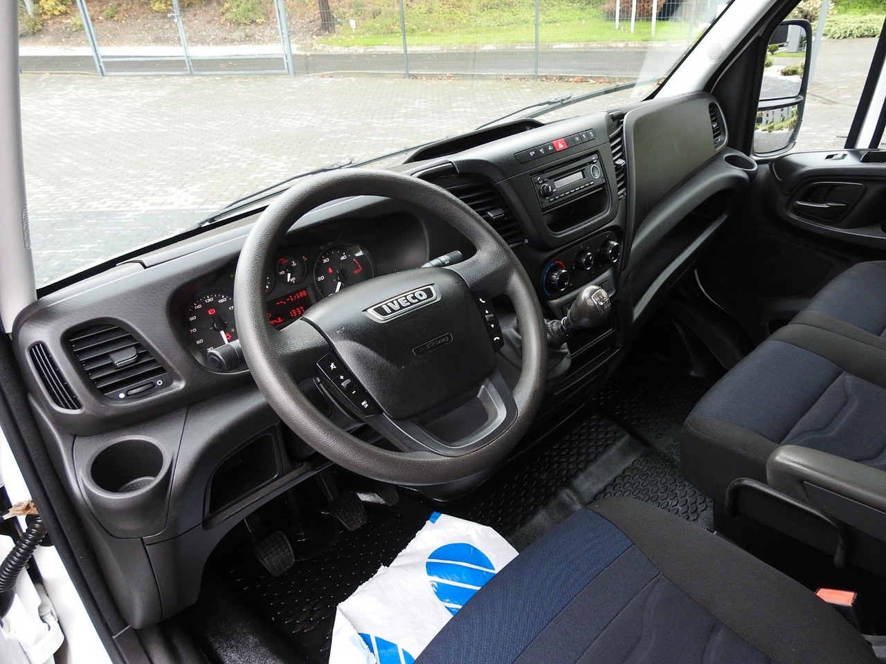 Iveco DAILY 35S15 PRITSCHE DOPPELKABINE DOKA 7 SITZE - Platós kisteherautó, Duplakabinos kisteherautó: 2 kép. Iveco DAILY 35S15 PRITSCHE DOPPELKABINE DOKA 7 SITZE - Platós kisteherautó, Duplakabinos kisteherautó: 2 kép.