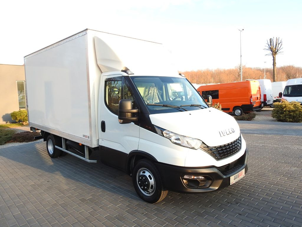Iveco DAILY 35S16 KOFFER AUFZUG 8 PALETTEN TEMPOMAT - Dobozos kisteherautó: 4 kép. Iveco DAILY 35S16 KOFFER AUFZUG 8 PALETTEN TEMPOMAT - Dobozos kisteherautó: 4 kép.