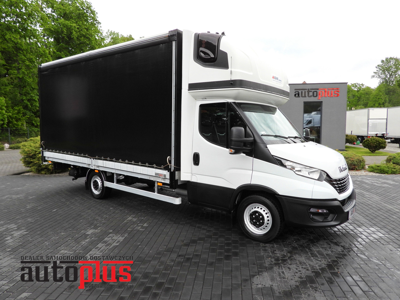 Iveco DAILY 35S18 PRITSCHE PLANE 10 PALETTEN WEBASTO - Ponyvás kisteherautó: 1 kép. Iveco DAILY 35S18 PRITSCHE PLANE 10 PALETTEN WEBASTO - Ponyvás kisteherautó: 1 kép.