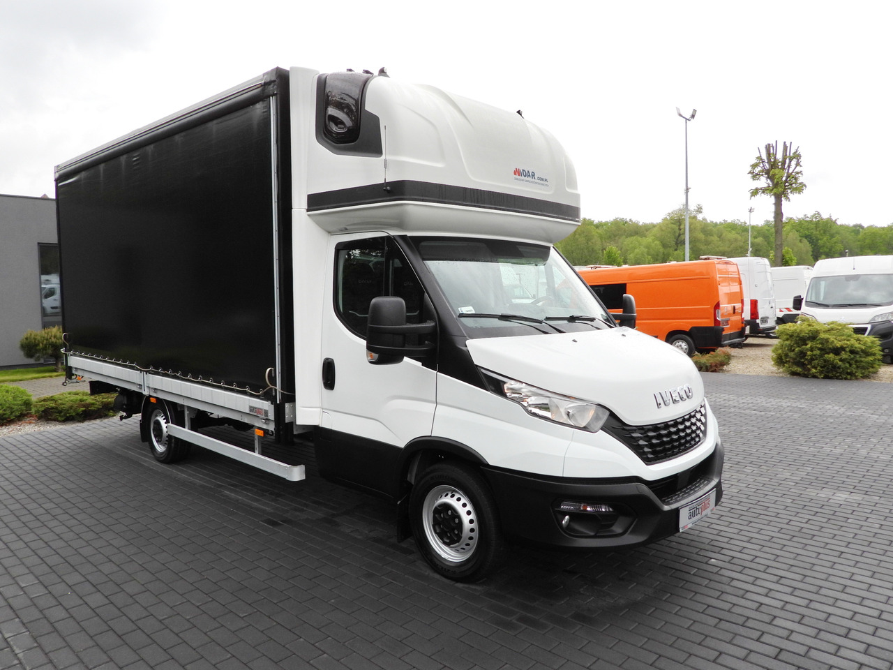 Iveco DAILY 35S18 PRITSCHE PLANE 10 PALETTEN WEBASTO - Ponyvás kisteherautó: 4 kép. Iveco DAILY 35S18 PRITSCHE PLANE 10 PALETTEN WEBASTO - Ponyvás kisteherautó: 4 kép.