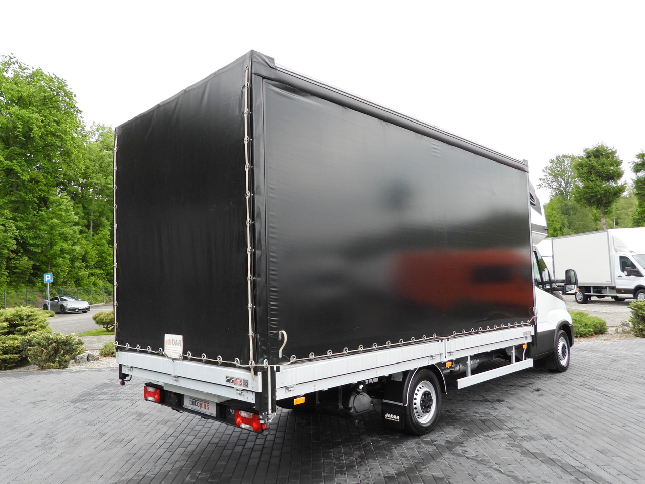 Iveco DAILY 35S18 PRITSCHE PLANE 10 PALETTEN WEBASTO - Ponyvás kisteherautó: 3 kép. Iveco DAILY 35S18 PRITSCHE PLANE 10 PALETTEN WEBASTO - Ponyvás kisteherautó: 3 kép.