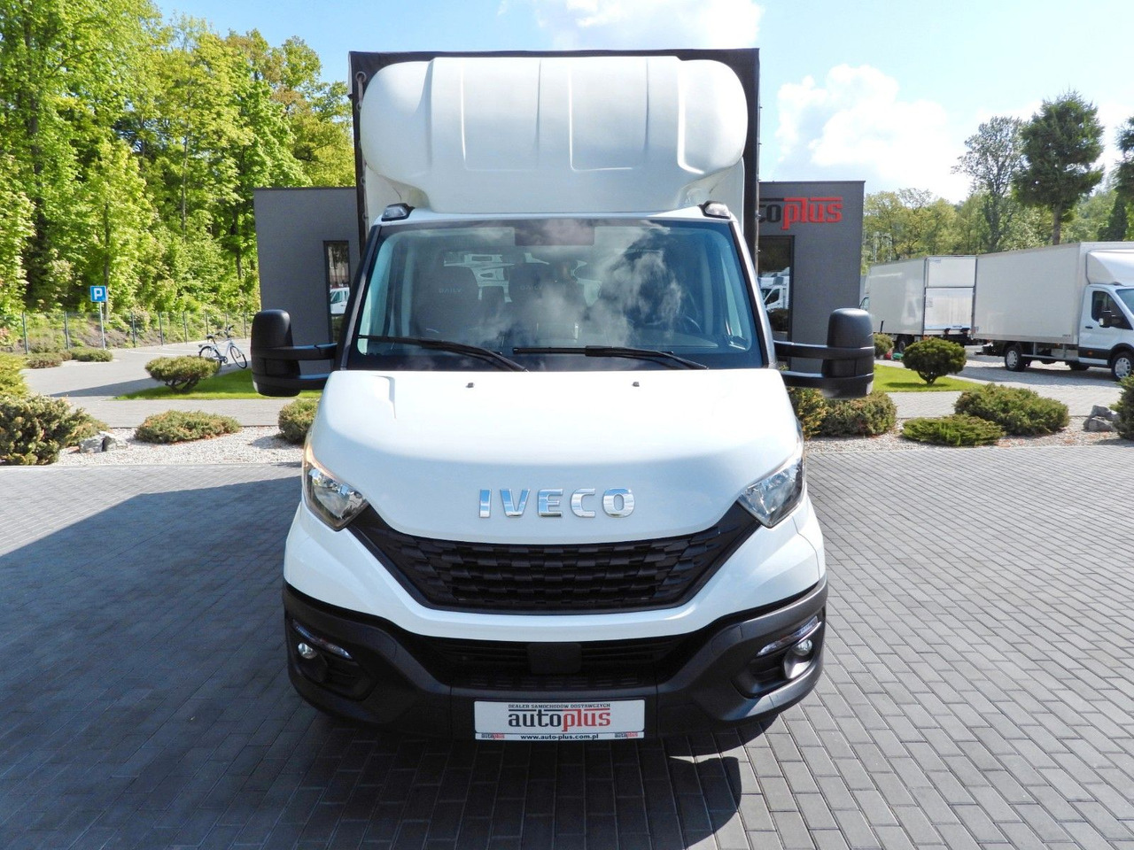 Iveco DAILY 35S18 PRITSCHE PLANE AUFZUG 8 PALETTEN - Ponyvás kisteherautó: 5 kép. Iveco DAILY 35S18 PRITSCHE PLANE AUFZUG 8 PALETTEN - Ponyvás kisteherautó: 5 kép.