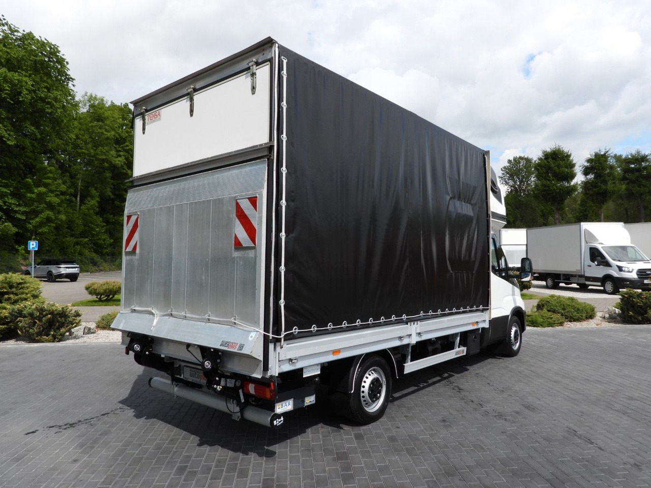 Iveco DAILY 35S18 PRITSCHE PLANE AUFZUG 8 PALETTEN - Ponyvás kisteherautó: 3 kép. Iveco DAILY 35S18 PRITSCHE PLANE AUFZUG 8 PALETTEN - Ponyvás kisteherautó: 3 kép.