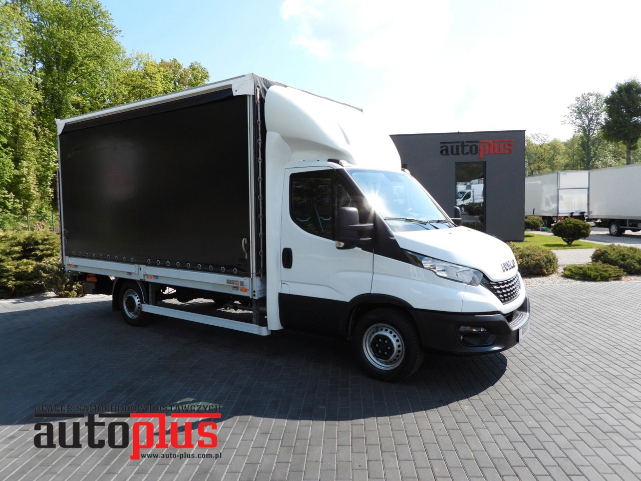 Iveco DAILY 35S18 PRITSCHE PLANE AUFZUG 8 PALETTEN - Ponyvás kisteherautó: 1 kép. Iveco DAILY 35S18 PRITSCHE PLANE AUFZUG 8 PALETTEN - Ponyvás kisteherautó: 1 kép.
