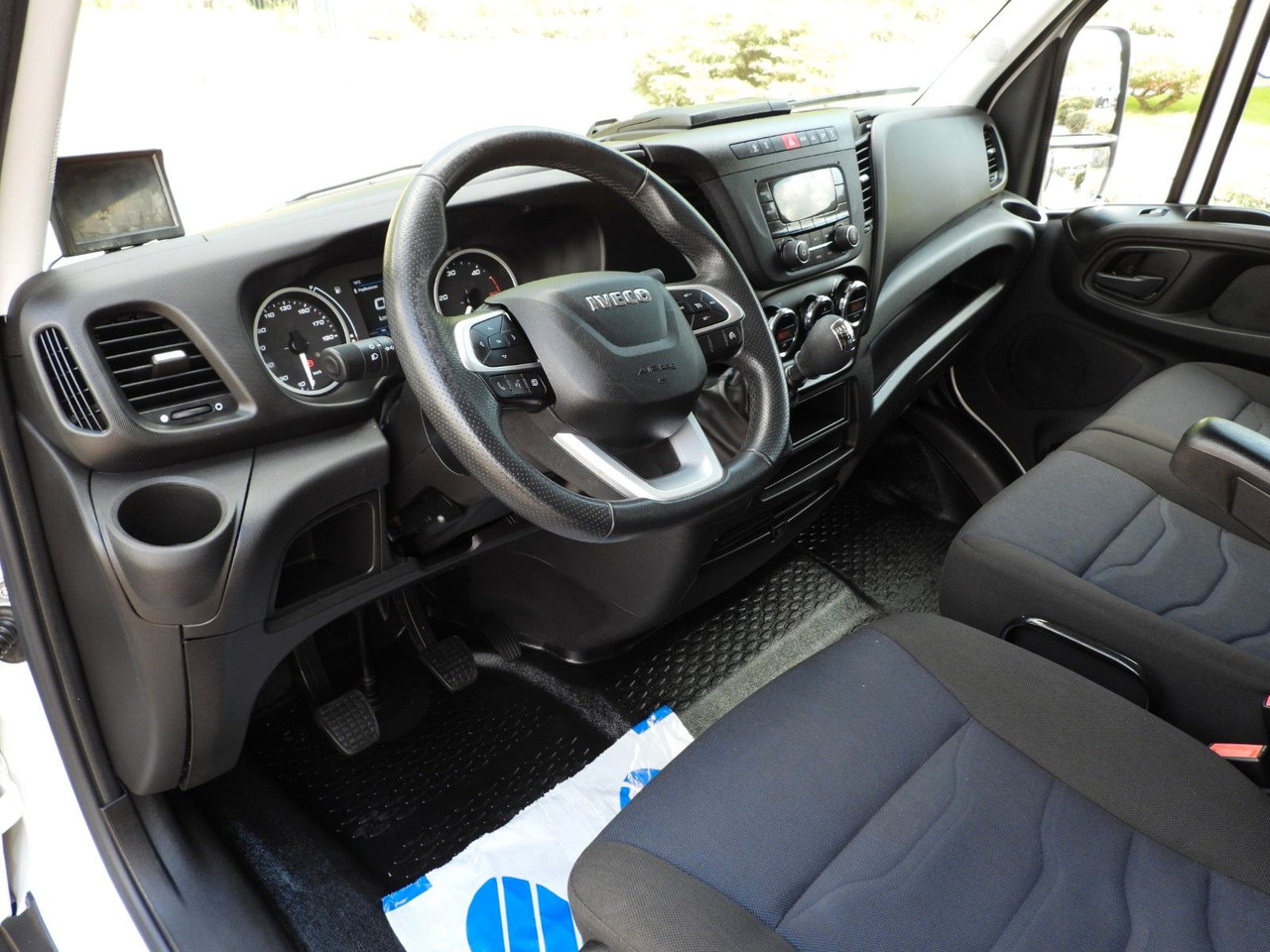 Iveco DAILY 35S18 PRITSCHE PLANE AUFZUG 8 PALETTEN - Ponyvás kisteherautó: 2 kép. Iveco DAILY 35S18 PRITSCHE PLANE AUFZUG 8 PALETTEN - Ponyvás kisteherautó: 2 kép.