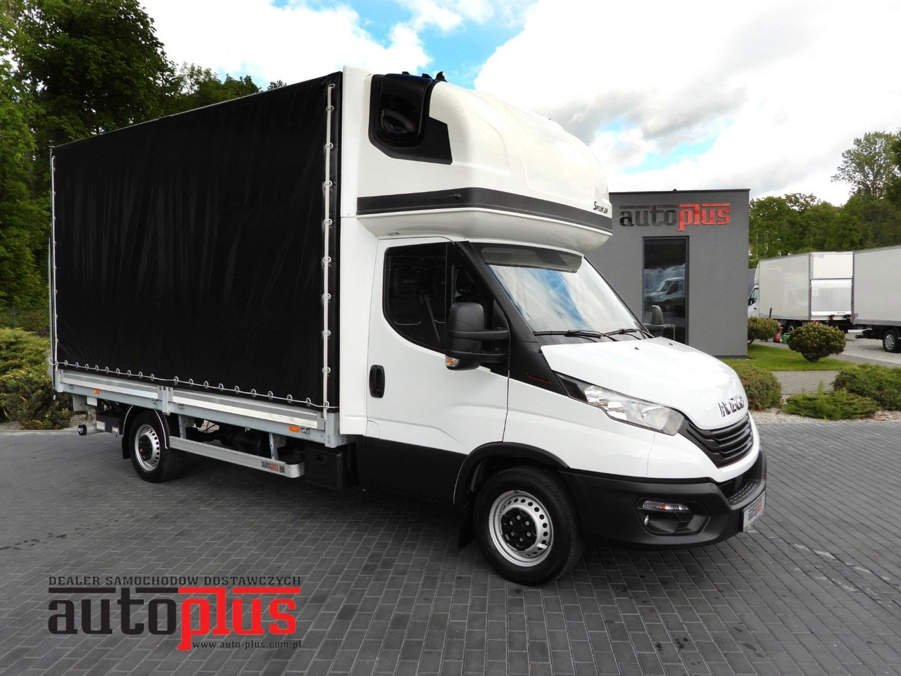 Iveco DAILY 35S18 PRITSCHE PLANE AUFZUG 8 PALETTEN - Ponyvás kisteherautó: 1 kép. Iveco DAILY 35S18 PRITSCHE PLANE AUFZUG 8 PALETTEN - Ponyvás kisteherautó: 1 kép.