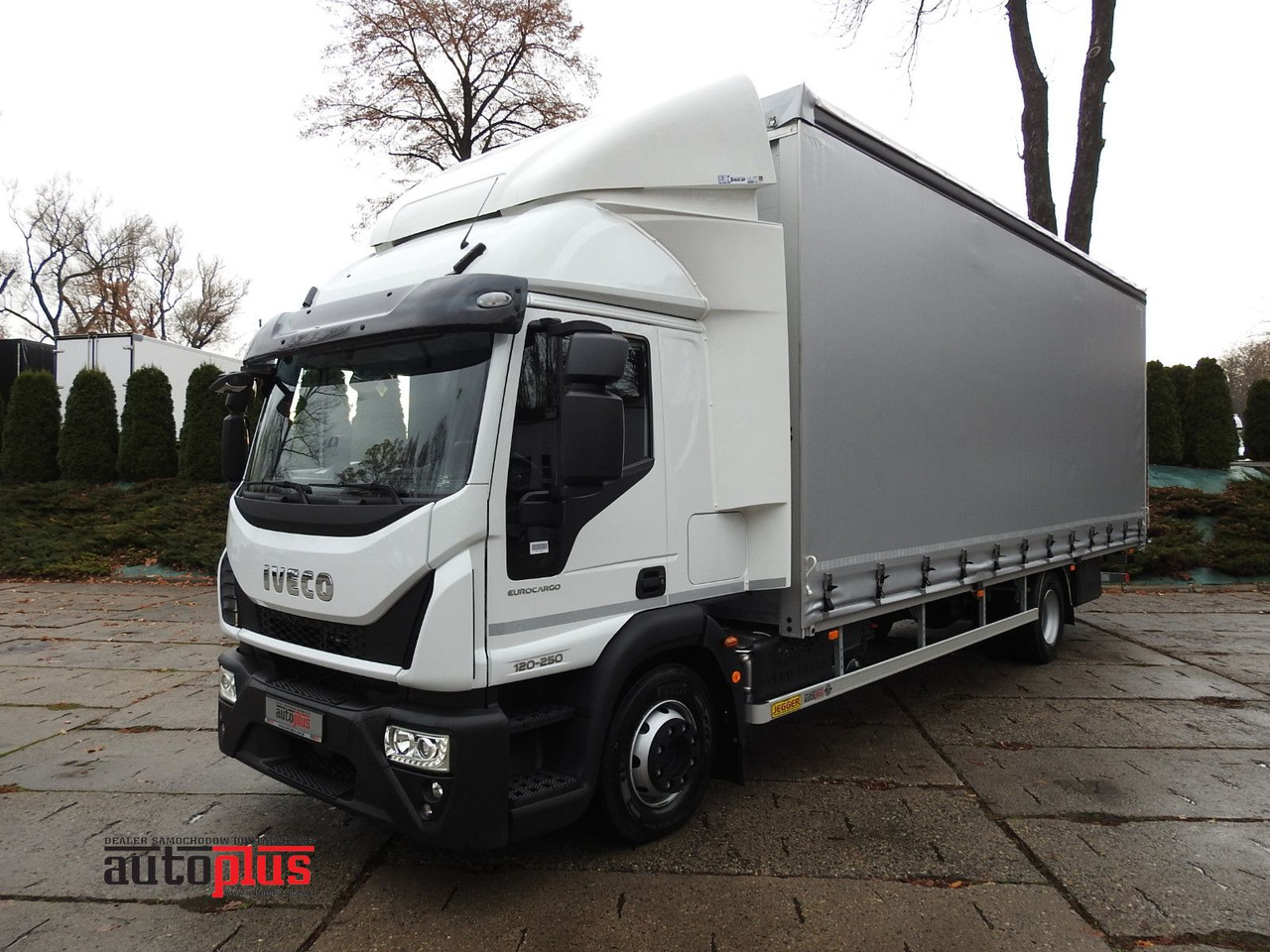 Iveco EUROCARGO 120-250 PRITSCHE PLANE 18 PALETTEN A/C - Ponyvás teherautó: 1 kép. Iveco EUROCARGO 120-250 PRITSCHE PLANE 18 PALETTEN A/C - Ponyvás teherautó: 1 kép.