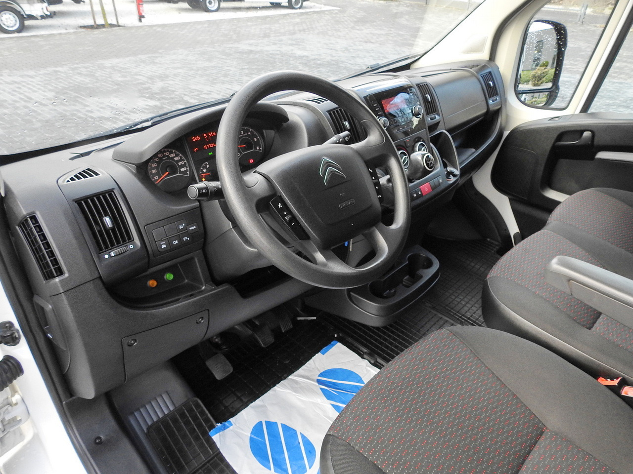 CITROEN JUMPER BOX DELIVERY VAN 6 SEATS AIR CONDITIONING 140HP - Kisteherautó: 2 kép. CITROEN JUMPER BOX DELIVERY VAN 6 SEATS AIR CONDITIONING 140HP - Kisteherautó: 2 kép.