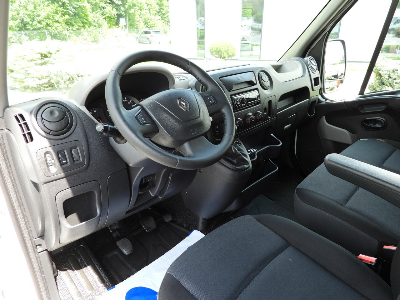 RENAULT MASTER CRUISE CONTROL AIR CONDITIONING 110HP - Kisteherautó: 2 kép. RENAULT MASTER CRUISE CONTROL AIR CONDITIONING 110HP - Kisteherautó: 2 kép.