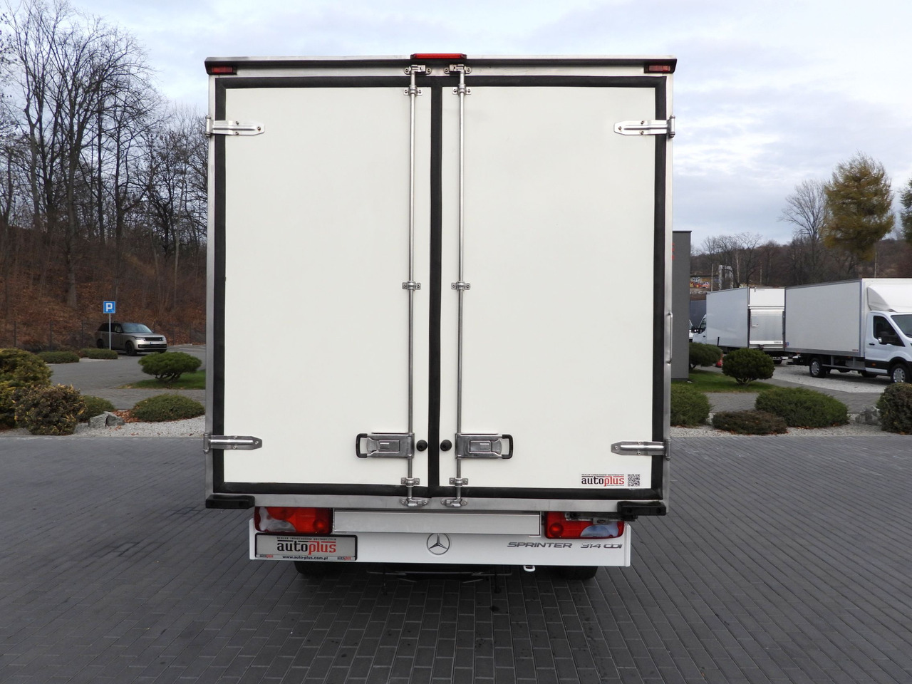 Hűtős kisteherautó MERCEDES SPRINTER 314 REGRIGERATOR BOX -1*C CRUISE CONTROL NAVIGATION AIR CONDITIONING 140HP: 11 kép. Hűtős kisteherautó MERCEDES SPRINTER 314 REGRIGERATOR BOX -1*C CRUISE CONTROL NAVIGATION AIR CONDITIONING 140HP: 11 kép.