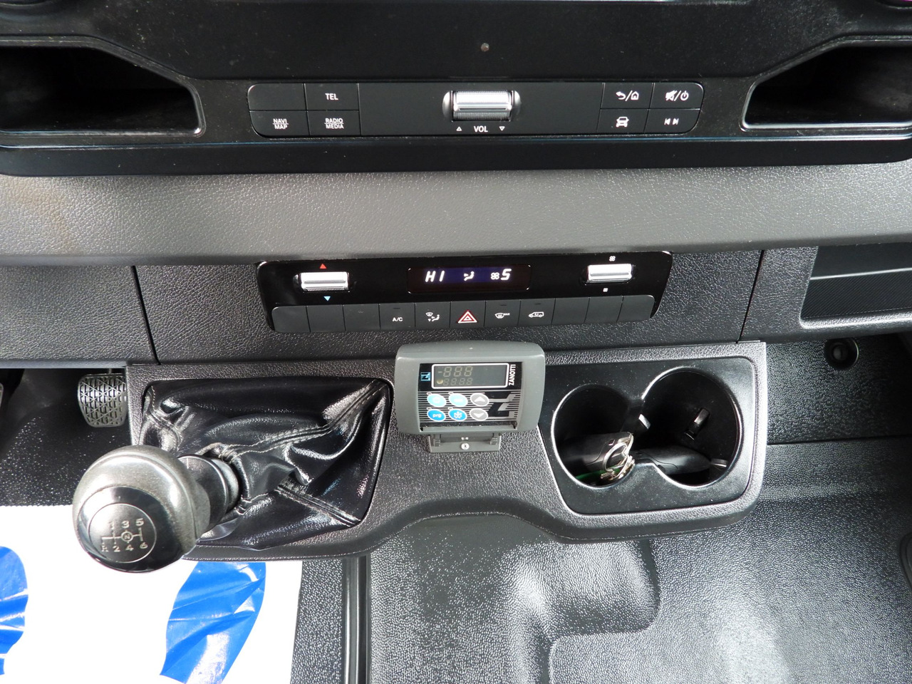 Hűtős kisteherautó MERCEDES SPRINTER 314 REGRIGERATOR BOX -1*C CRUISE CONTROL NAVIGATION AIR CONDITIONING 140HP: 38 kép. Hűtős kisteherautó MERCEDES SPRINTER 314 REGRIGERATOR BOX -1*C CRUISE CONTROL NAVIGATION AIR CONDITIONING 140HP: 38 kép.