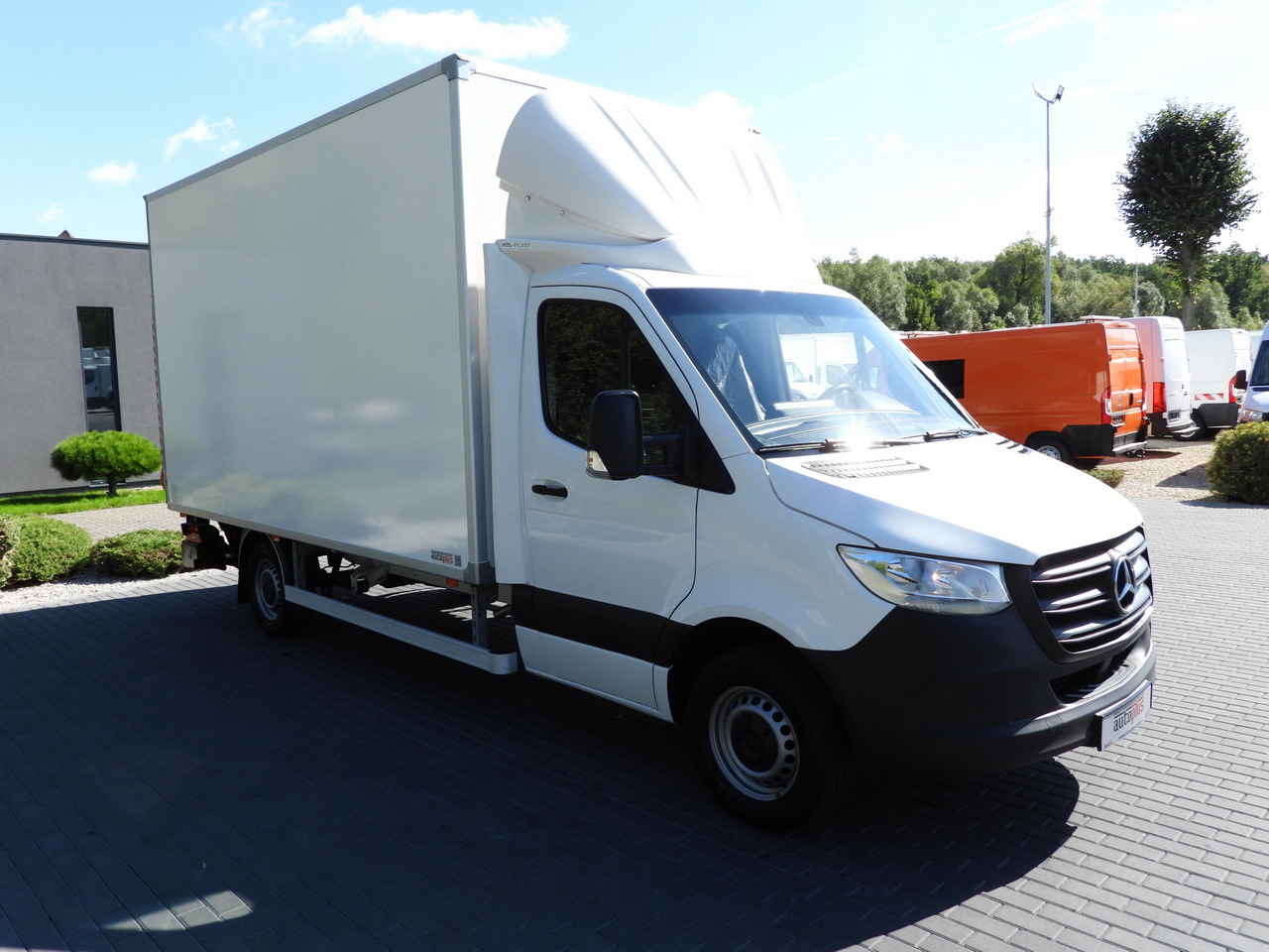 MERCEDES SPRINTER 315 BOX LIFT 8 PALLETS AIR CONDITIONING 150HP - Dobozos kisteherautó: 4 kép. MERCEDES SPRINTER 315 BOX LIFT 8 PALLETS AIR CONDITIONING 150HP - Dobozos kisteherautó: 4 kép.