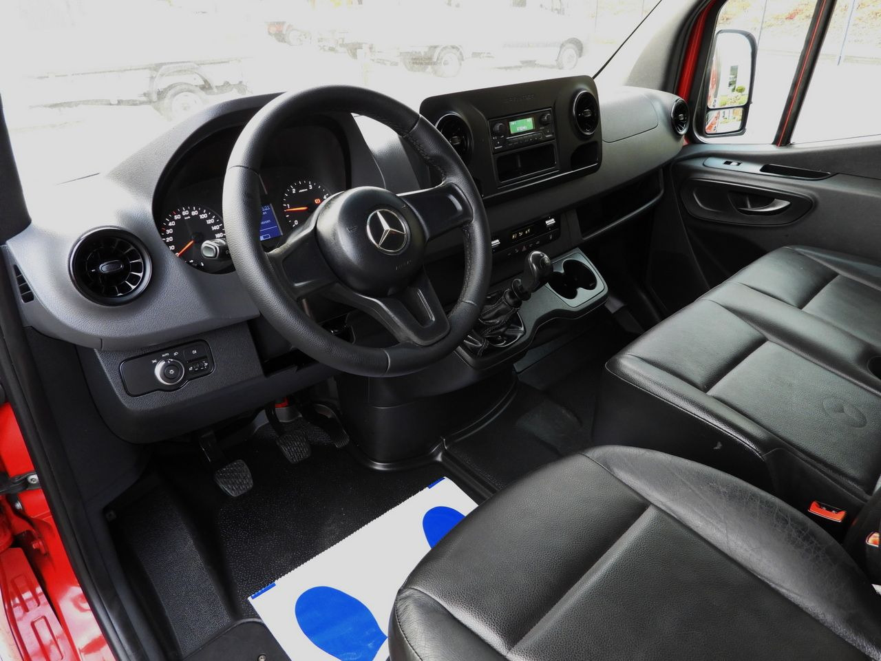 MERCEDES SPRINTER 316 STAKE BODY DOUBLE CABIN DOKA 7 SEATS AIR CONDITIONING 160HP - Duplakabinos kisteherautó: 2 kép. MERCEDES SPRINTER 316 STAKE BODY DOUBLE CABIN DOKA 7 SEATS AIR CONDITIONING 160HP - Duplakabinos kisteherautó: 2 kép.