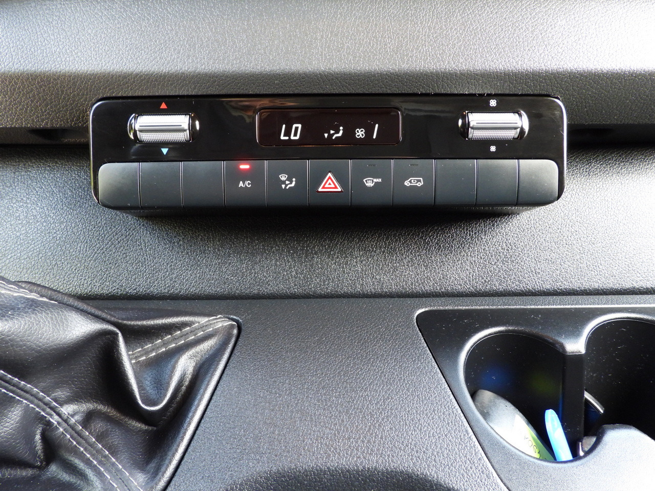 Furgon MERCEDES SPRINTER 316 VAN AIR CONDITIONING 165HP: 37 kép. Furgon MERCEDES SPRINTER 316 VAN AIR CONDITIONING 165HP: 37 kép.