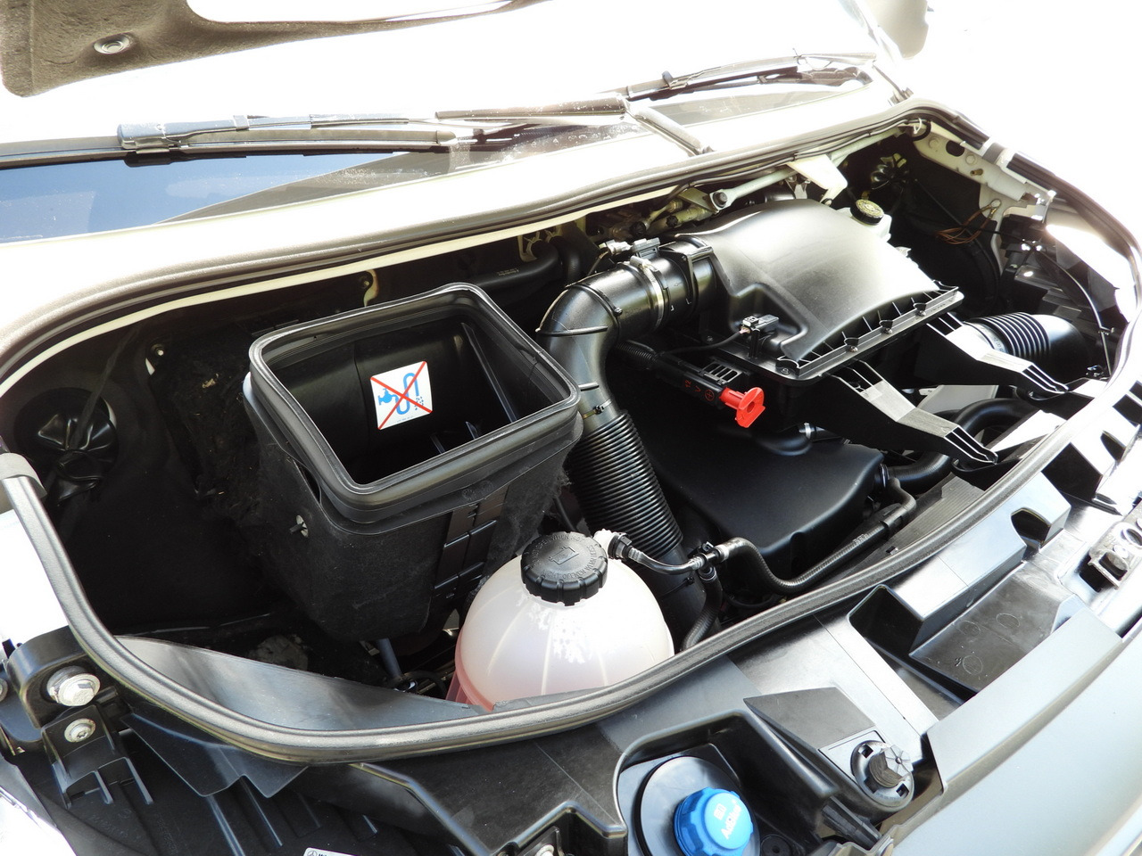 Furgon MERCEDES SPRINTER 316 VAN AIR CONDITIONING 165HP: 25 kép. Furgon MERCEDES SPRINTER 316 VAN AIR CONDITIONING 165HP: 25 kép.