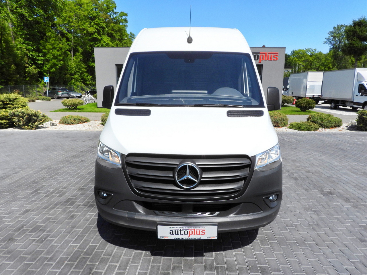 Furgon MERCEDES SPRINTER 316 VAN AIR CONDITIONING 165HP: 5 kép. Furgon MERCEDES SPRINTER 316 VAN AIR CONDITIONING 165HP: 5 kép.