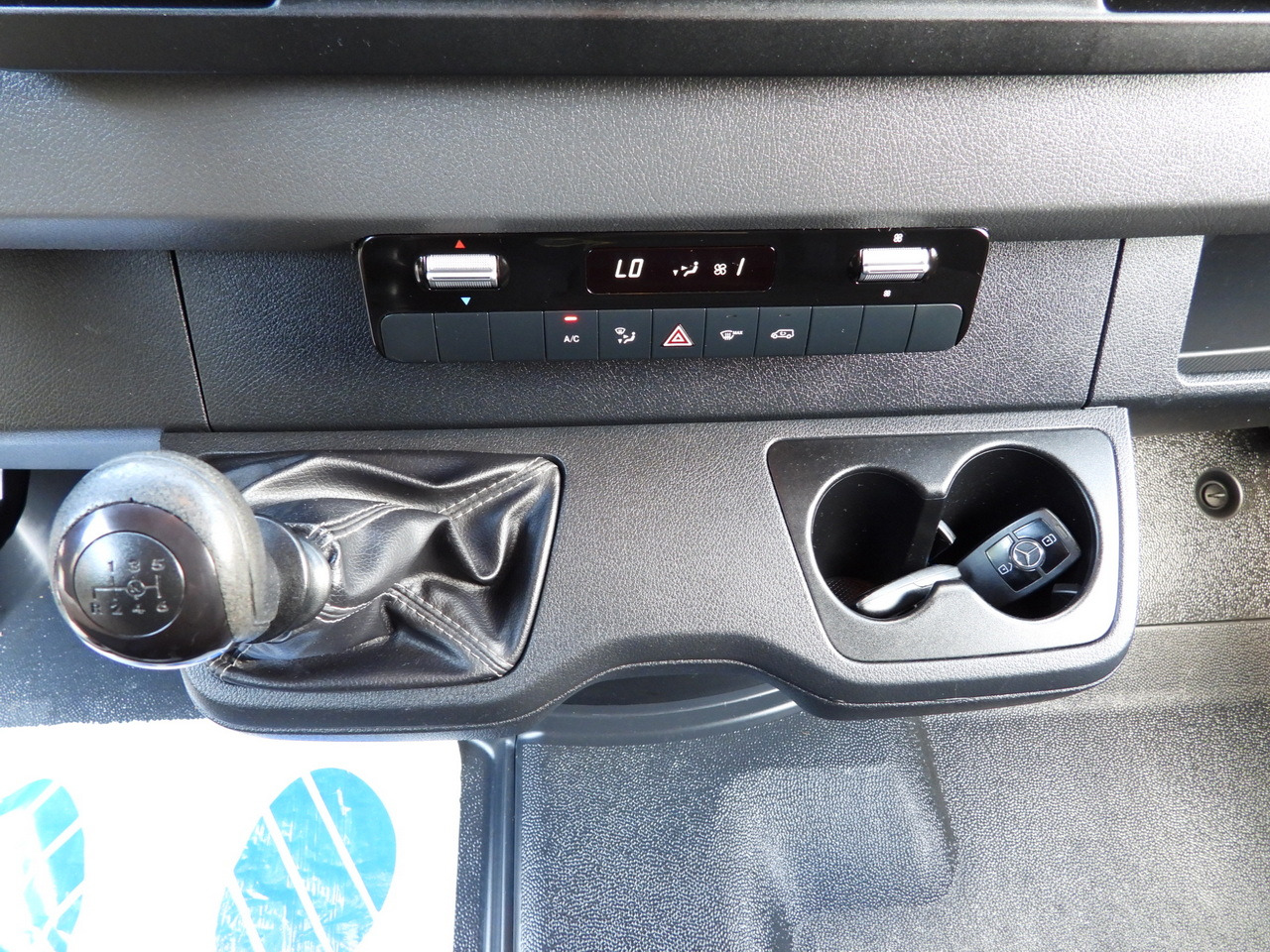 Furgon MERCEDES SPRINTER 316 VAN AIR CONDITIONING 165HP: 38 kép. Furgon MERCEDES SPRINTER 316 VAN AIR CONDITIONING 165HP: 38 kép.