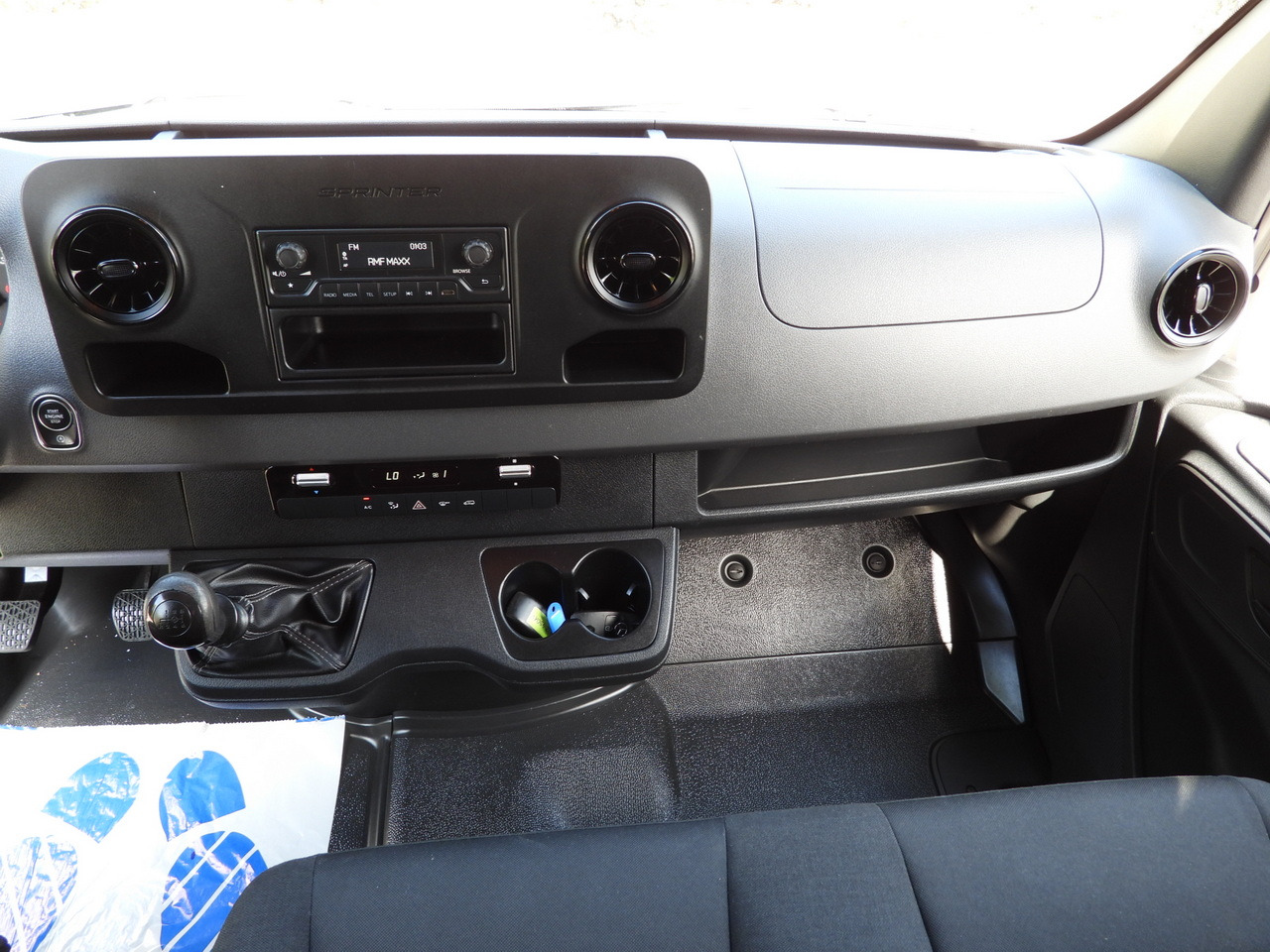 Furgon MERCEDES SPRINTER 316 VAN AIR CONDITIONING 165HP: 34 kép. Furgon MERCEDES SPRINTER 316 VAN AIR CONDITIONING 165HP: 34 kép.