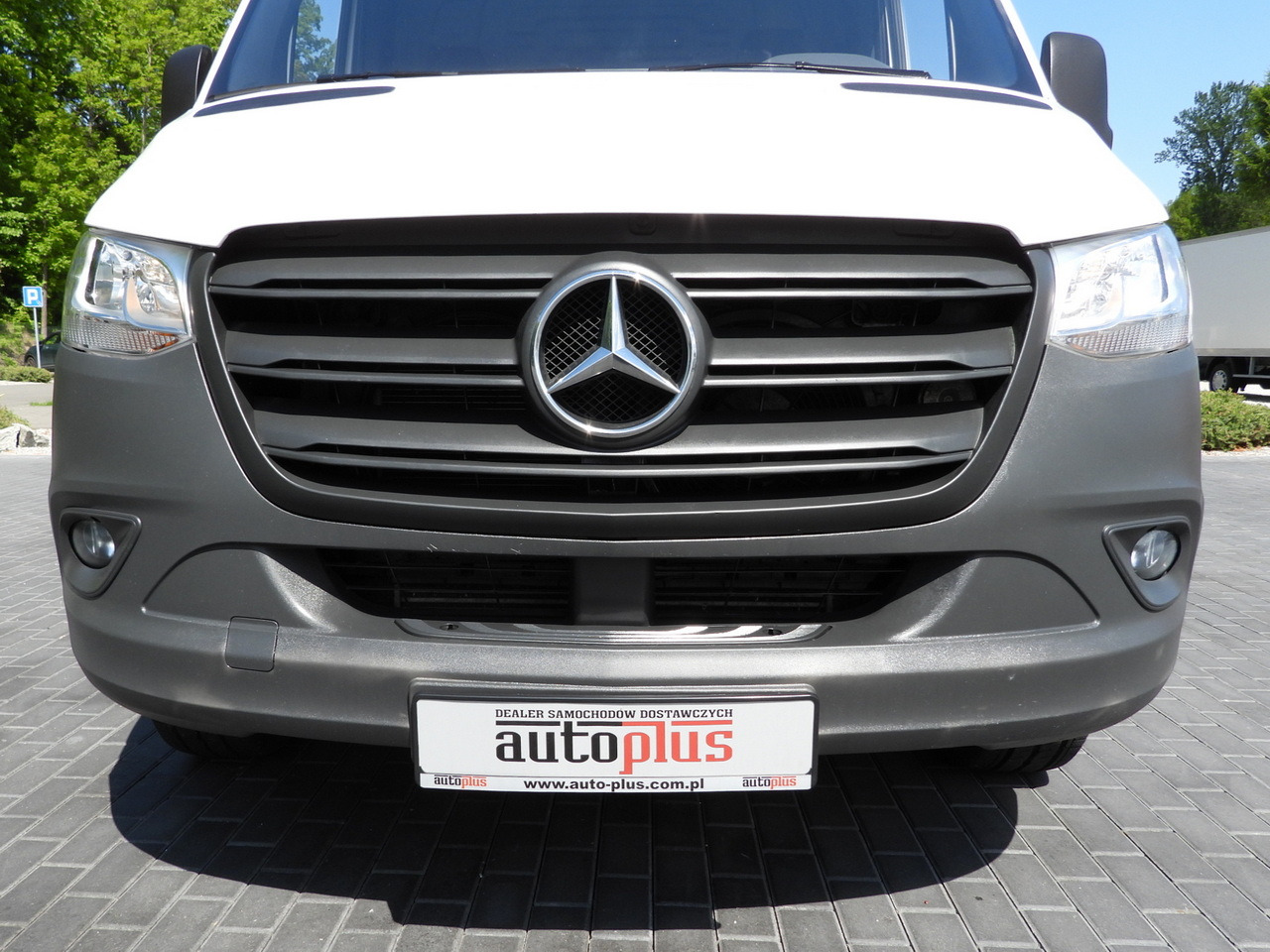 Furgon MERCEDES SPRINTER 316 VAN AIR CONDITIONING 165HP: 16 kép. Furgon MERCEDES SPRINTER 316 VAN AIR CONDITIONING 165HP: 16 kép.