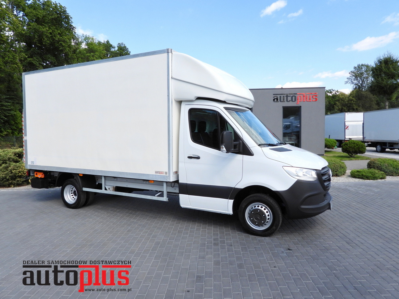 MERCEDES SPRINTER 514 BOX LIFT 8 PALLETS CRUISE CONTROL TWIN WHEELS AIR CONDITIONING 140HP - Dobozos kisteherautó: 1 kép. MERCEDES SPRINTER 514 BOX LIFT 8 PALLETS CRUISE CONTROL TWIN WHEELS AIR CONDITIONING 140HP - Dobozos kisteherautó: 1 kép.