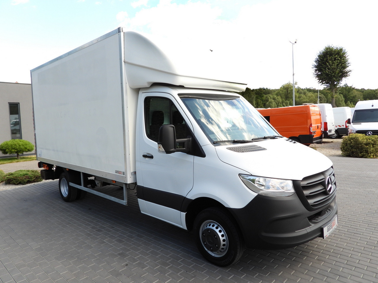 MERCEDES SPRINTER 514 BOX LIFT 8 PALLETS CRUISE CONTROL TWIN WHEELS AIR CONDITIONING 140HP - Dobozos kisteherautó: 4 kép. MERCEDES SPRINTER 514 BOX LIFT 8 PALLETS CRUISE CONTROL TWIN WHEELS AIR CONDITIONING 140HP - Dobozos kisteherautó: 4 kép.