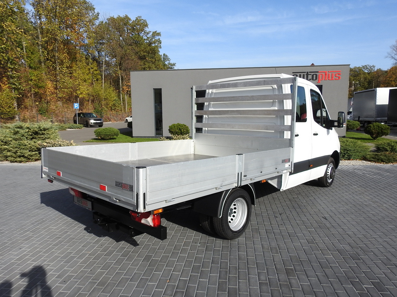 MERCEDES SPRINTER 516 STAKE BODY DOUBLE CABIN DOKA 6 SEATS CRUISE CONTROL AIR CONDITIONING TWIN WHEELS 160HP - Duplakabinos kisteherautó: 3 kép. MERCEDES SPRINTER 516 STAKE BODY DOUBLE CABIN DOKA 6 SEATS CRUISE CONTROL AIR CONDITIONING TWIN WHEELS 160HP - Duplakabinos kisteherautó: 3 kép.