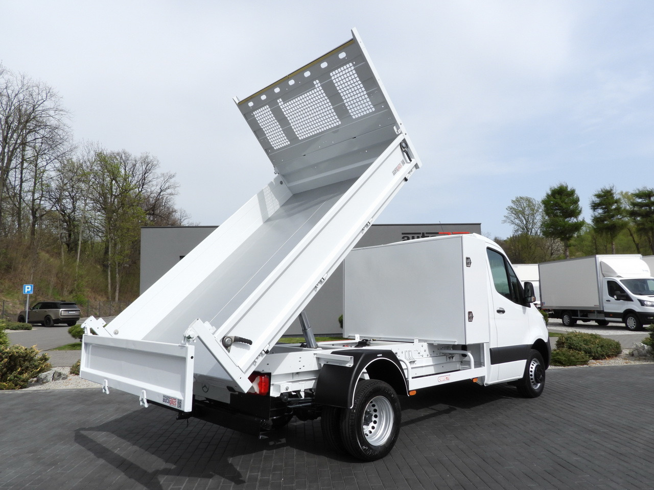 MERCEDES SPRINTER 516 TIPPER CRUISE CONTROL TWIN WHEELS AIR CONDITIONING 160HP - Billenőplatós kisteherautó: 3 kép. MERCEDES SPRINTER 516 TIPPER CRUISE CONTROL TWIN WHEELS AIR CONDITIONING 160HP - Billenőplatós kisteherautó: 3 kép.