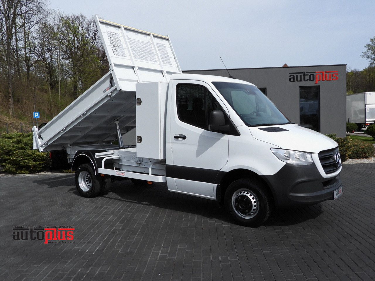 MERCEDES SPRINTER 516 TIPPER CRUISE CONTROL TWIN WHEELS AIR CONDITIONING 160HP - Billenőplatós kisteherautó: 1 kép. MERCEDES SPRINTER 516 TIPPER CRUISE CONTROL TWIN WHEELS AIR CONDITIONING 160HP - Billenőplatós kisteherautó: 1 kép.