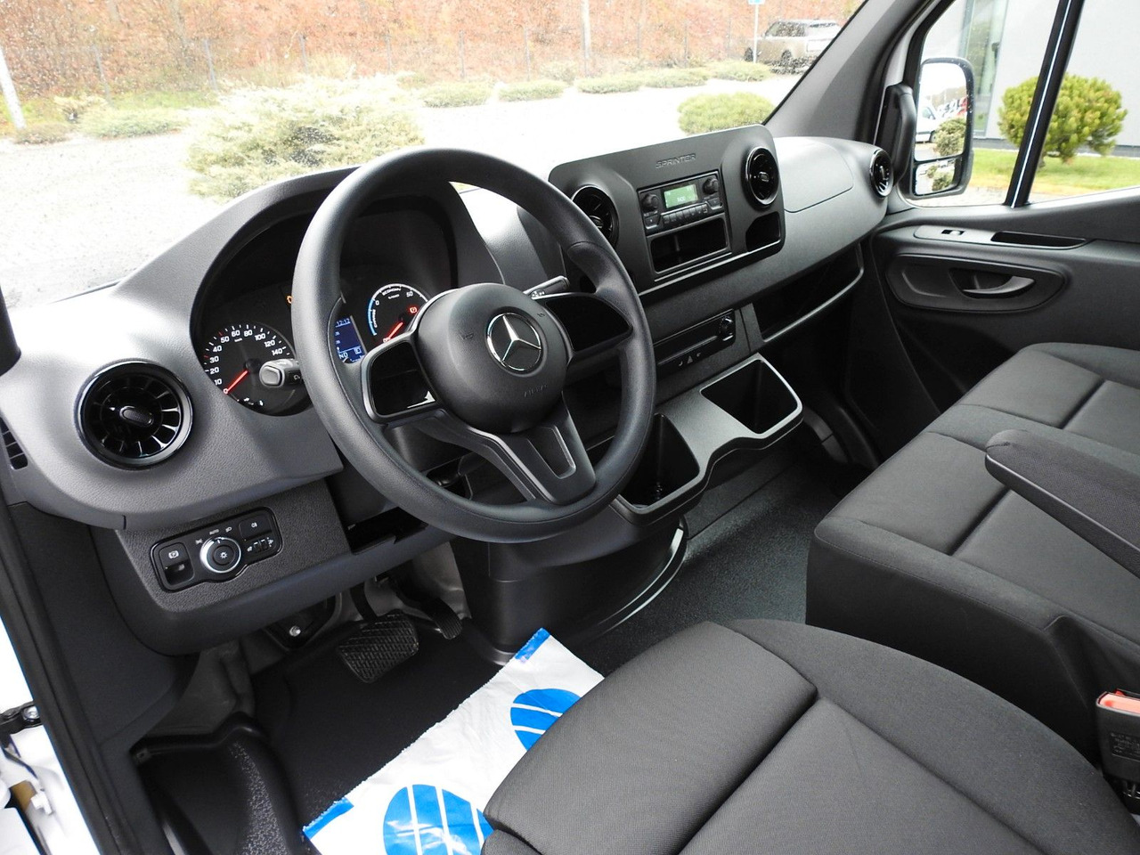 Mercedes-Benz ESPRINTER NEUE ELEKTRISCHEN KASTENWAGEN AUTOMAT - Furgon, Elektromos kisteherautó: 2 kép. Mercedes-Benz ESPRINTER NEUE ELEKTRISCHEN KASTENWAGEN AUTOMAT - Furgon, Elektromos kisteherautó: 2 kép.