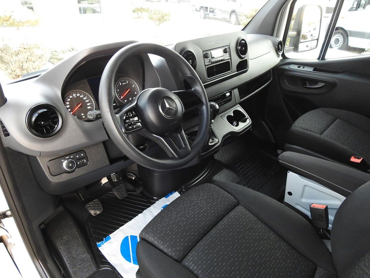 Mercedes-Benz SPRINTER 316 PRITSCHE PLANE 8 PALETTEN WEBASTO - Ponyvás kisteherautó, Duplakabinos kisteherautó: 2 kép. Mercedes-Benz SPRINTER 316 PRITSCHE PLANE 8 PALETTEN WEBASTO - Ponyvás kisteherautó, Duplakabinos kisteherautó: 2 kép.