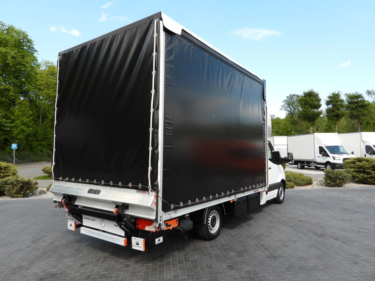 Mercedes-Benz SPRINTER 316 PRITSCHE PLANE AUFZUG 10 PALETTEN - Ponyvás kisteherautó, Duplakabinos kisteherautó: 3 kép. Mercedes-Benz SPRINTER 316 PRITSCHE PLANE AUFZUG 10 PALETTEN - Ponyvás kisteherautó, Duplakabinos kisteherautó: 3 kép.