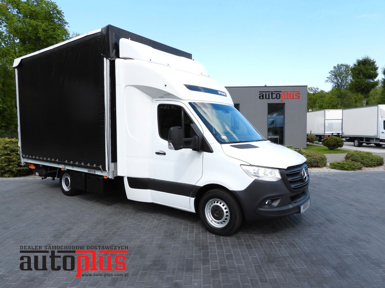 Mercedes-Benz SPRINTER 316 PRITSCHE PLANE AUFZUG 10 PALETTEN - Ponyvás kisteherautó, Duplakabinos kisteherautó: 1 kép. Mercedes-Benz SPRINTER 316 PRITSCHE PLANE AUFZUG 10 PALETTEN - Ponyvás kisteherautó, Duplakabinos kisteherautó: 1 kép.