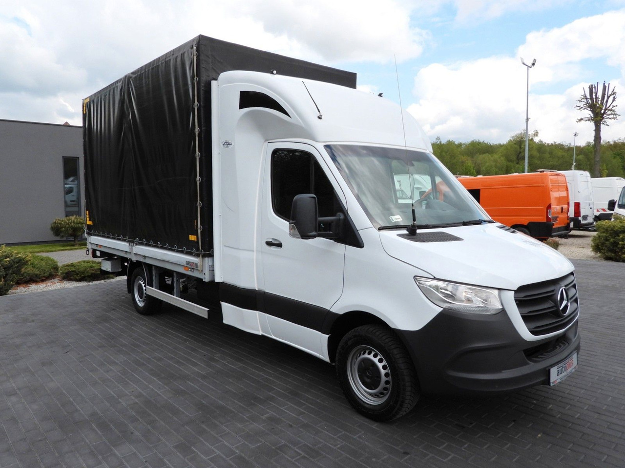 Mercedes-Benz SPRINTER 316 PRITSCHE PLANE AUFZUG 8 PALETTEN - Ponyvás kisteherautó, Duplakabinos kisteherautó: 4 kép. Mercedes-Benz SPRINTER 316 PRITSCHE PLANE AUFZUG 8 PALETTEN - Ponyvás kisteherautó, Duplakabinos kisteherautó: 4 kép.